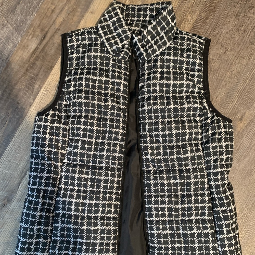 Rafaella Sport front zip pocketed black and white check puffy vest